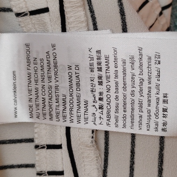 Calvin Klein Women's White And Black Pin Striped Stretchy Waist Band Capris - Picture 8 of 9